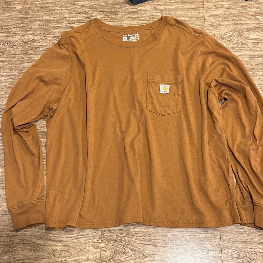 Like new Carhartt Women’s XL Loose Fit Long Sleeve Pocket Tee
